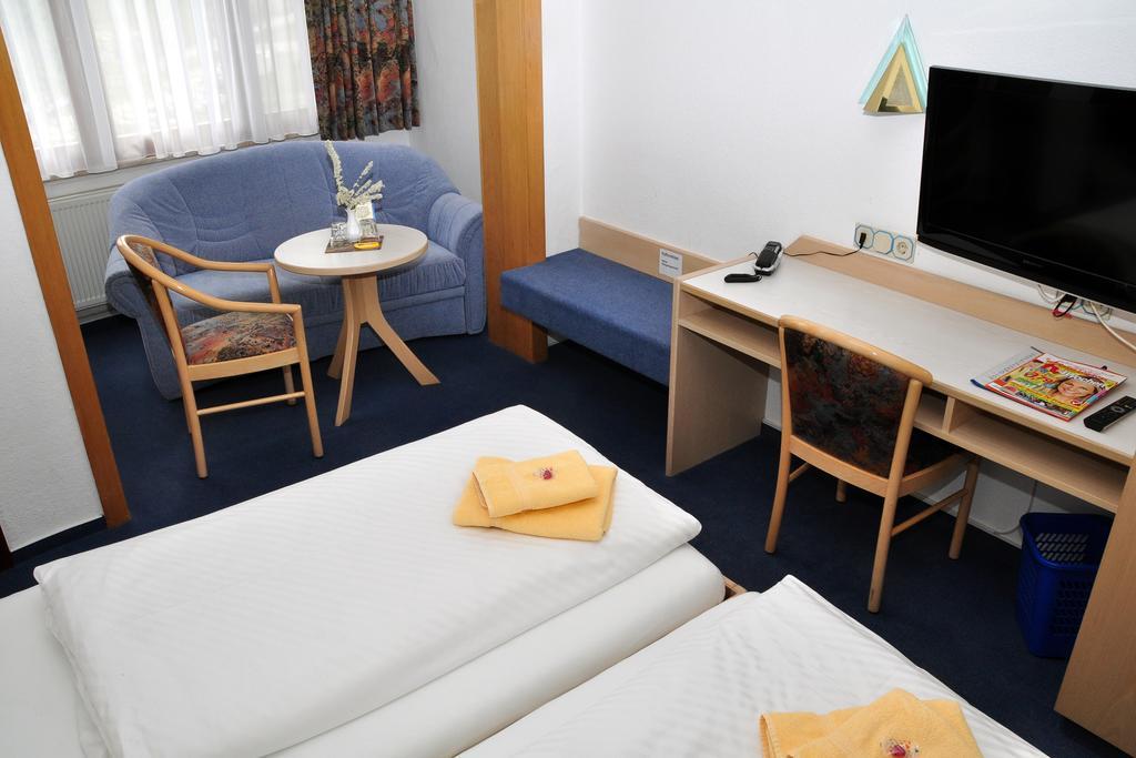 Hotel Am Hohen Schwarm Saalfeld Saale Ngoại thất bức ảnh