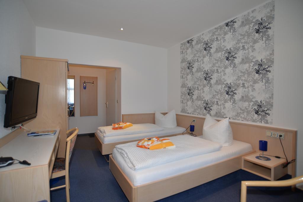 Hotel Am Hohen Schwarm Saalfeld Saale Ngoại thất bức ảnh